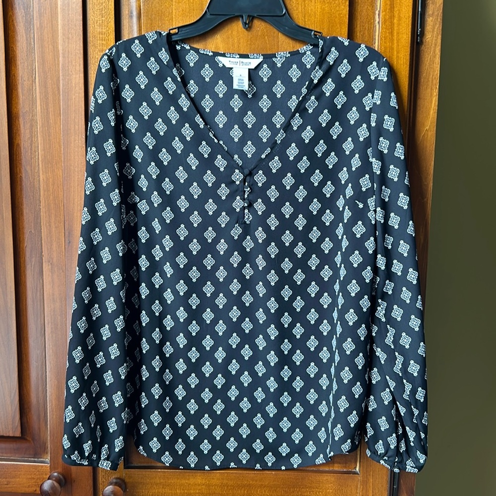 White House Black Market Black and White Blouse